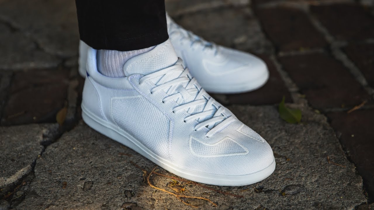 10 White Sneaker Outfits in 90 Seconds