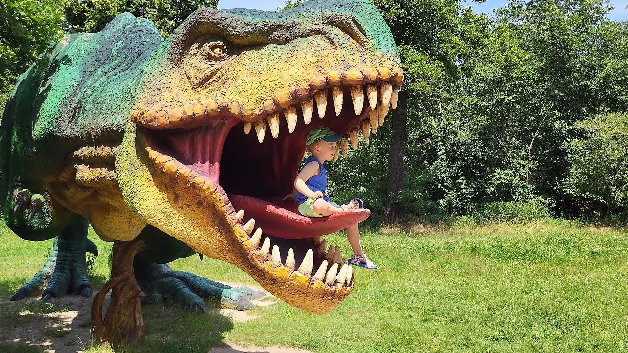 JURASSIK Adventure в парке динозавров!  Наши дикие приключения среди динозавров!