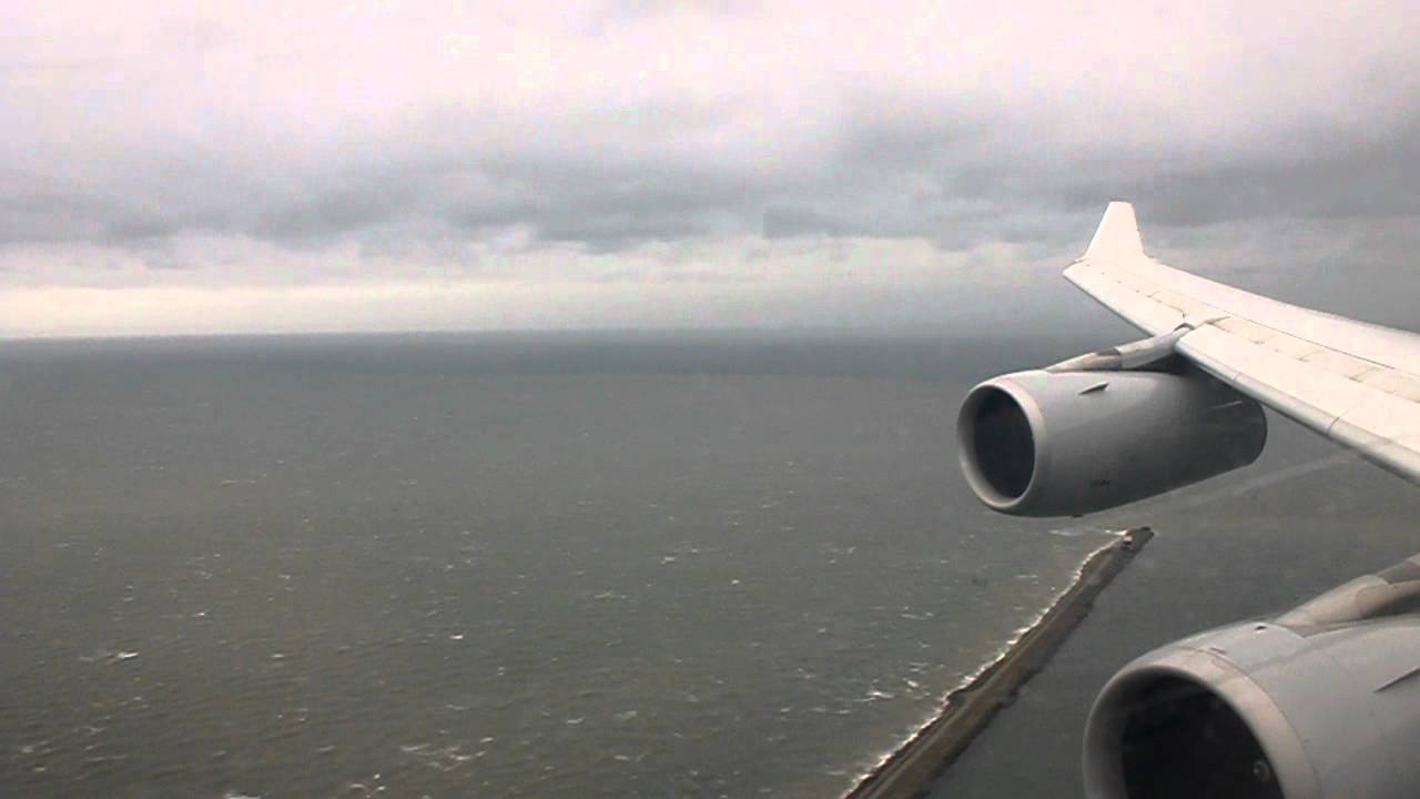 Bad Weather Landing On Lufthansa A340-300 In Vancouver (November 24th, 2011)