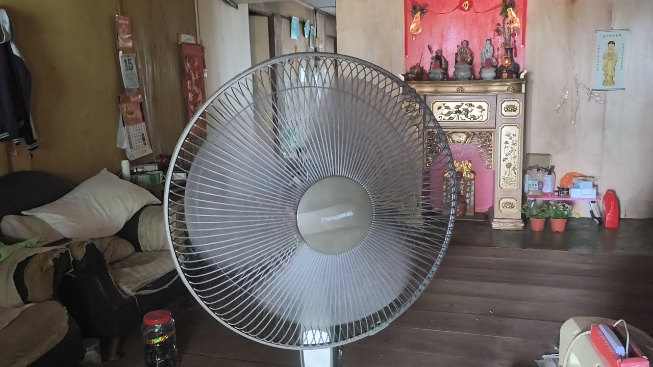 Feel the breeze of Panasonic F-MX405 stand fan