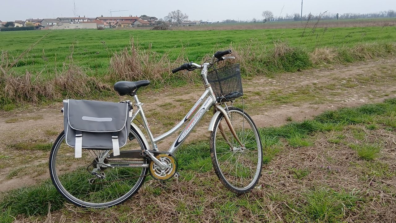 Passeggiate, bici e chiacchiere tra le erbe  spontanee di campagna