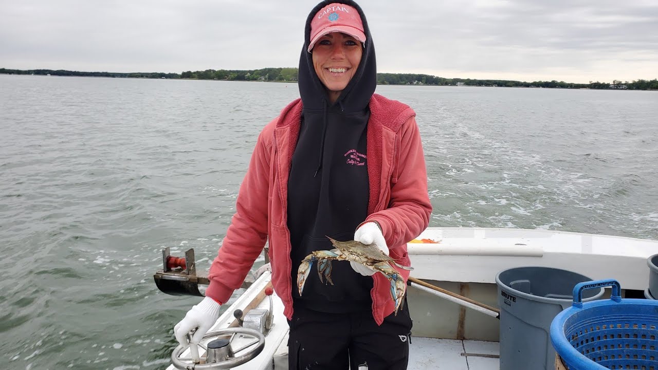 BLUE CRABS, COMMERCIAL WOMAN CAPTAIN