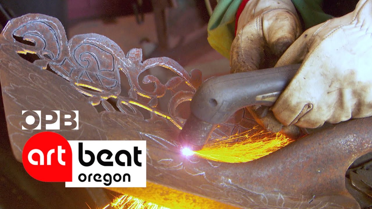Художник по металлу Келли Фиппс рисует огнём | Oregon Art Beat
