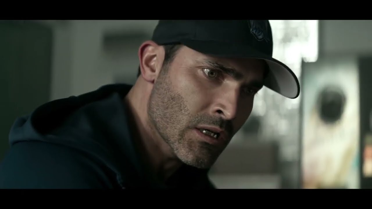 Superman and Lois 2x03 Clark's Angry Outbursts at Jonathan's game/Clark Arrives home to Lois & Sam