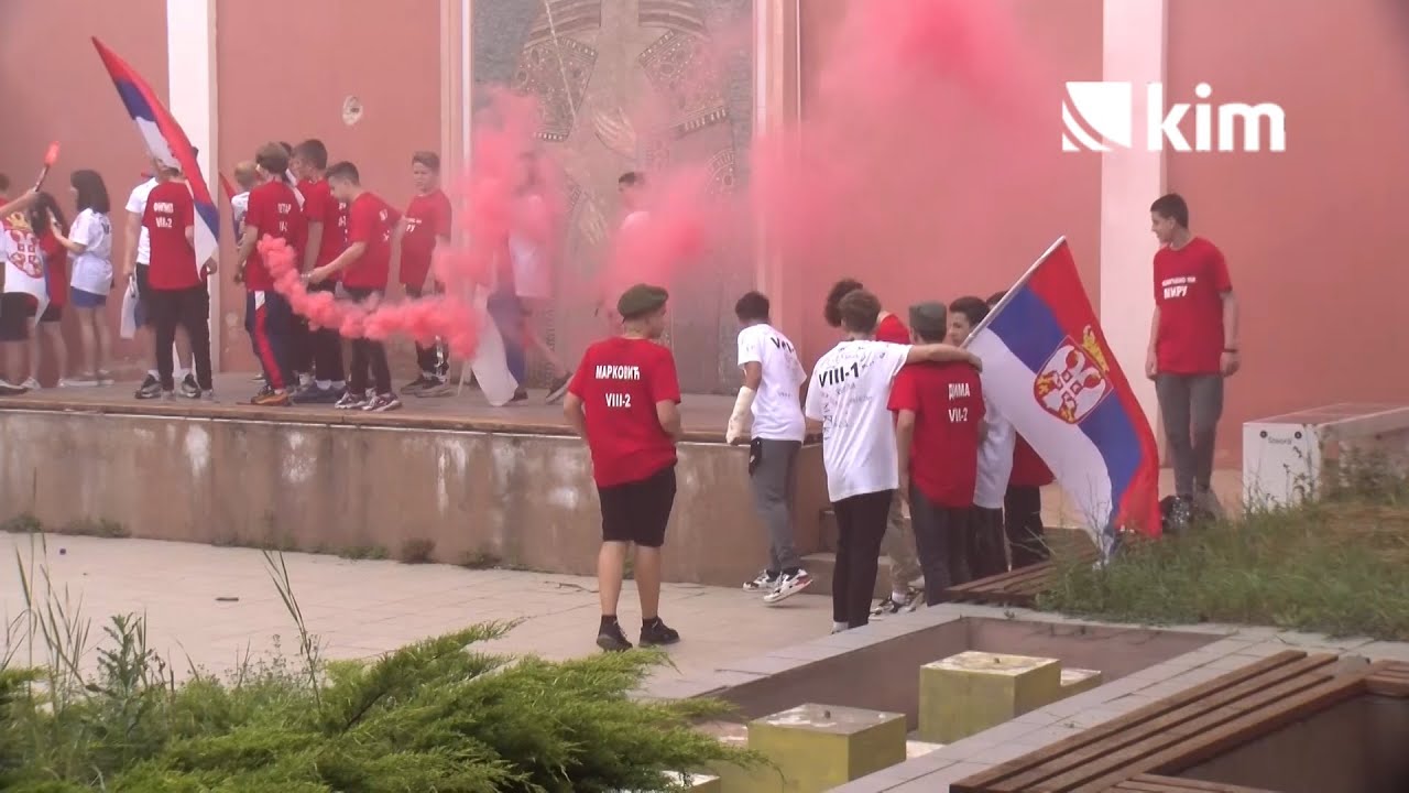 Gračanica: Poslednji dan u osnovnoj školi. Rastanak uz muziku