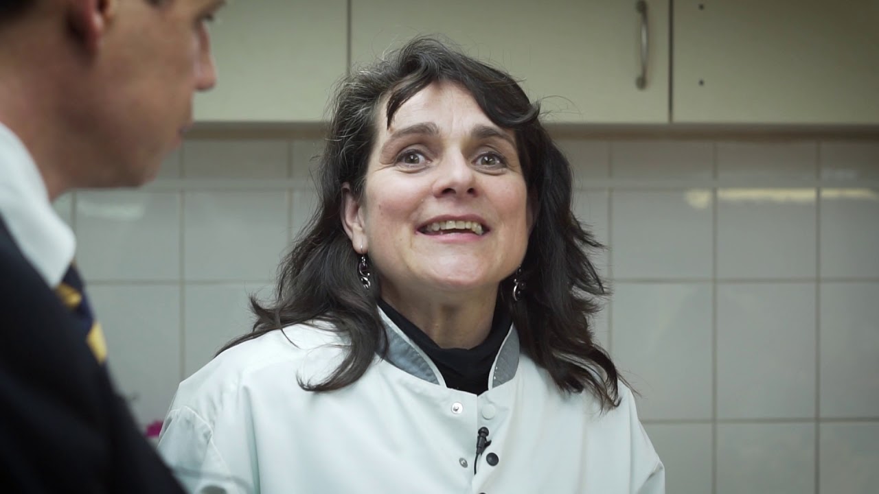 Die Herstellung von Zirkonkronen – gezeigt von Dr. Kovács im Labor von Donau Dental