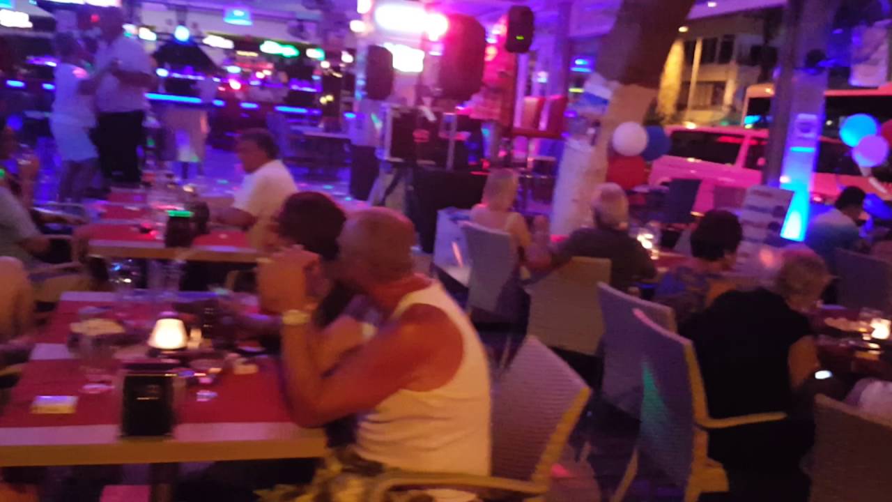 Tore Halvorsen  synger Fra Lasse  Stefanz  ;) på Naboen Restaurant  Alanya