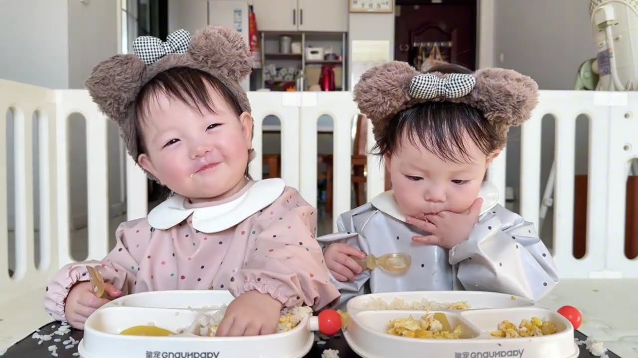There's no time to add subtitles, so aunties will translate it themselves. #Twins #CuteBabies