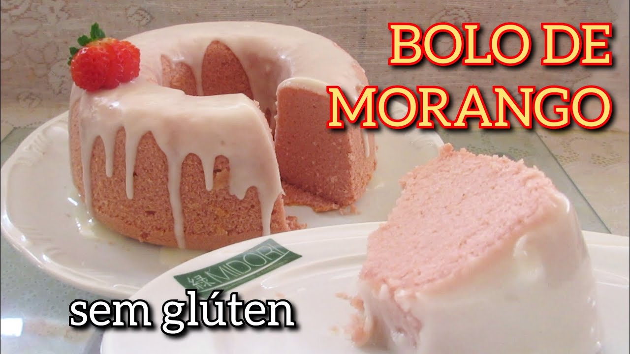 BOLO COM MORANGOS SEM GLÚTEN E O MELHOR SEM FERMENTO | MUITO FOFO | MASSA ÚMIDA | FAÇA E VENDA