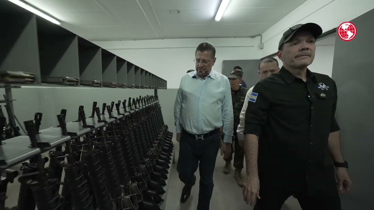 El presidente de Costa Rica conoció y recorrió el CECOT