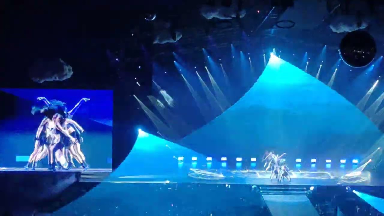 0/08/67 smart&water-นุนิว #Nunew1stconcertday1