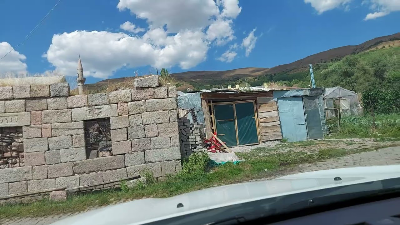 Ardahan Posof yukarı günlüce caborya köyünün içinden görüntü