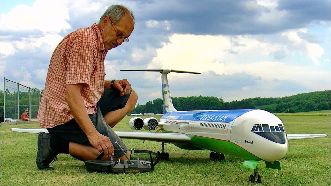 IL-62 ILJUSCHIN FASCINATING SCALE MODEL AIRLINER TURBINE JET FLIGHT DEMONSTRATION