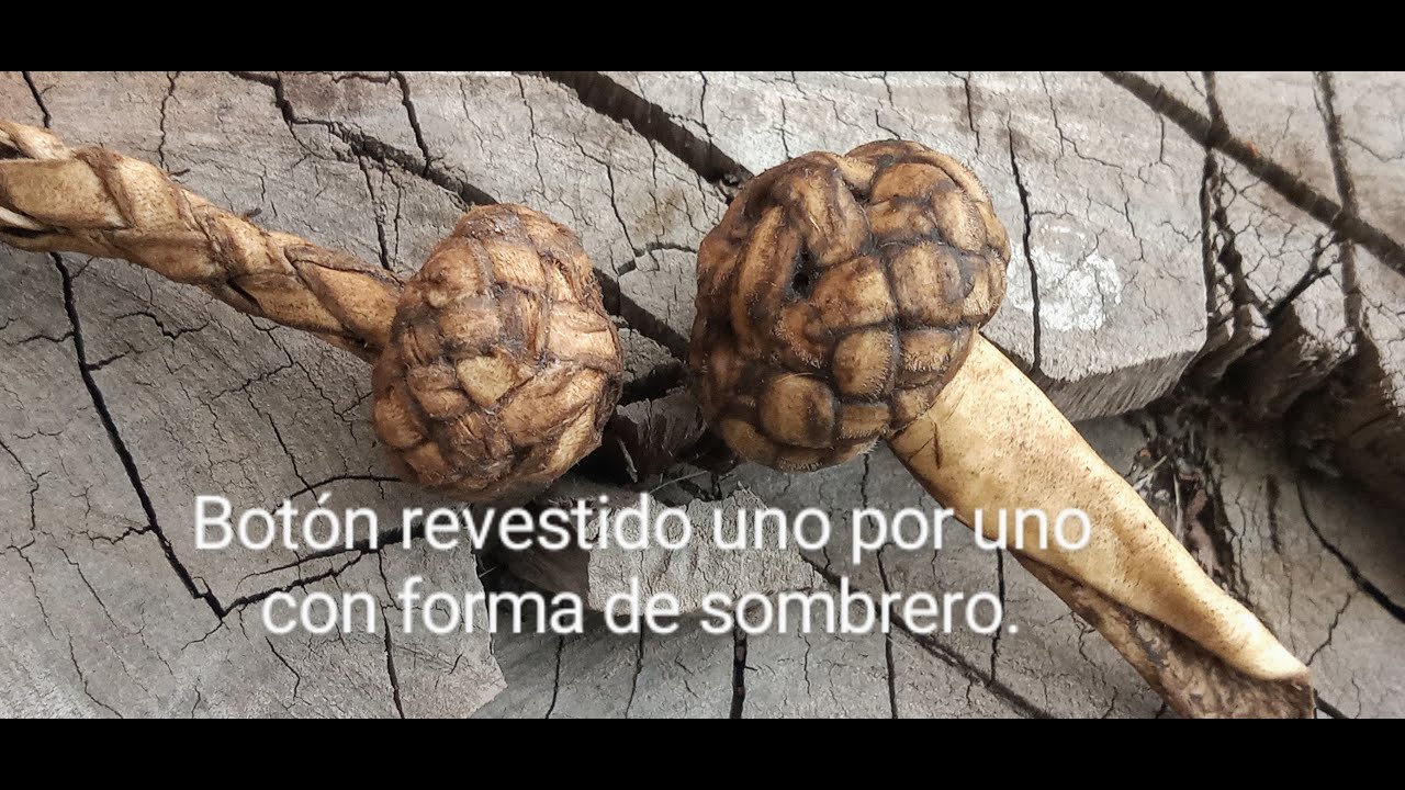 Botón revestido uno por uno con forma de sombrero.