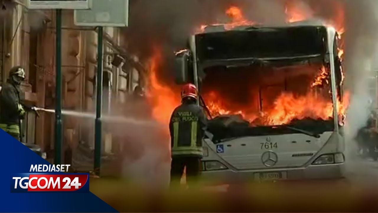Bus in fiamme a Roma