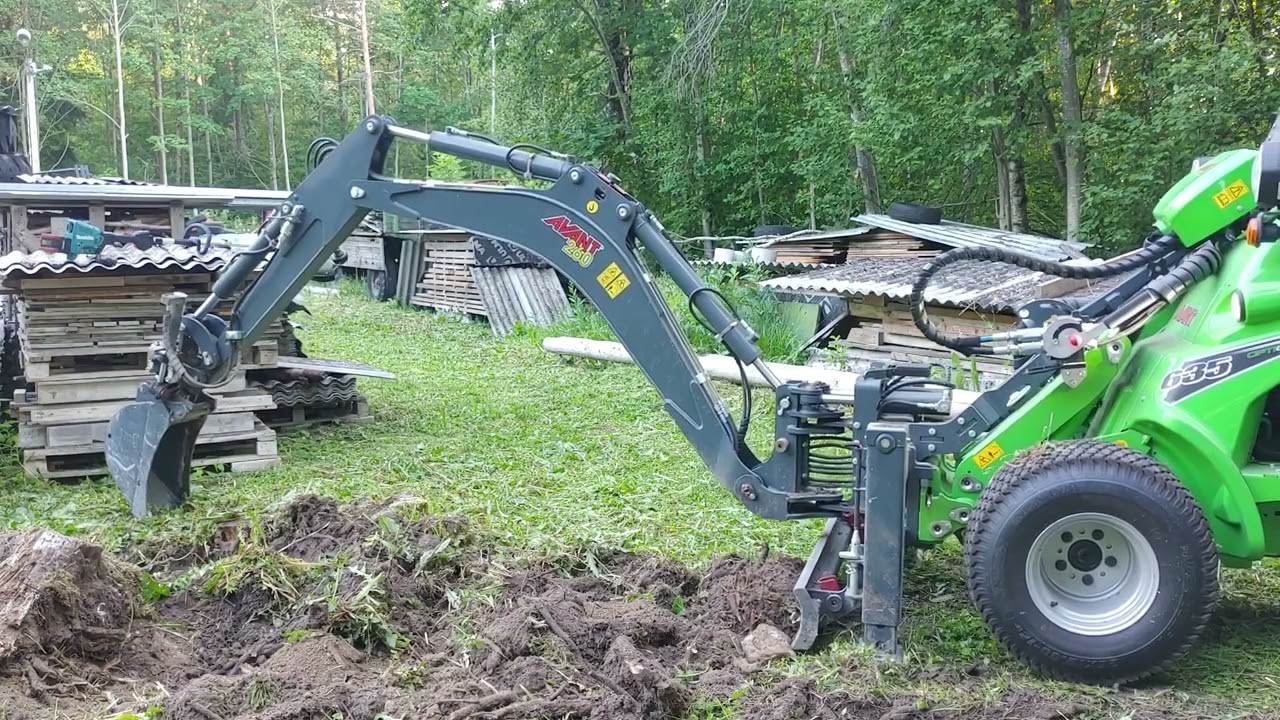 Avant Digger 260 ripping up stumps - part 1