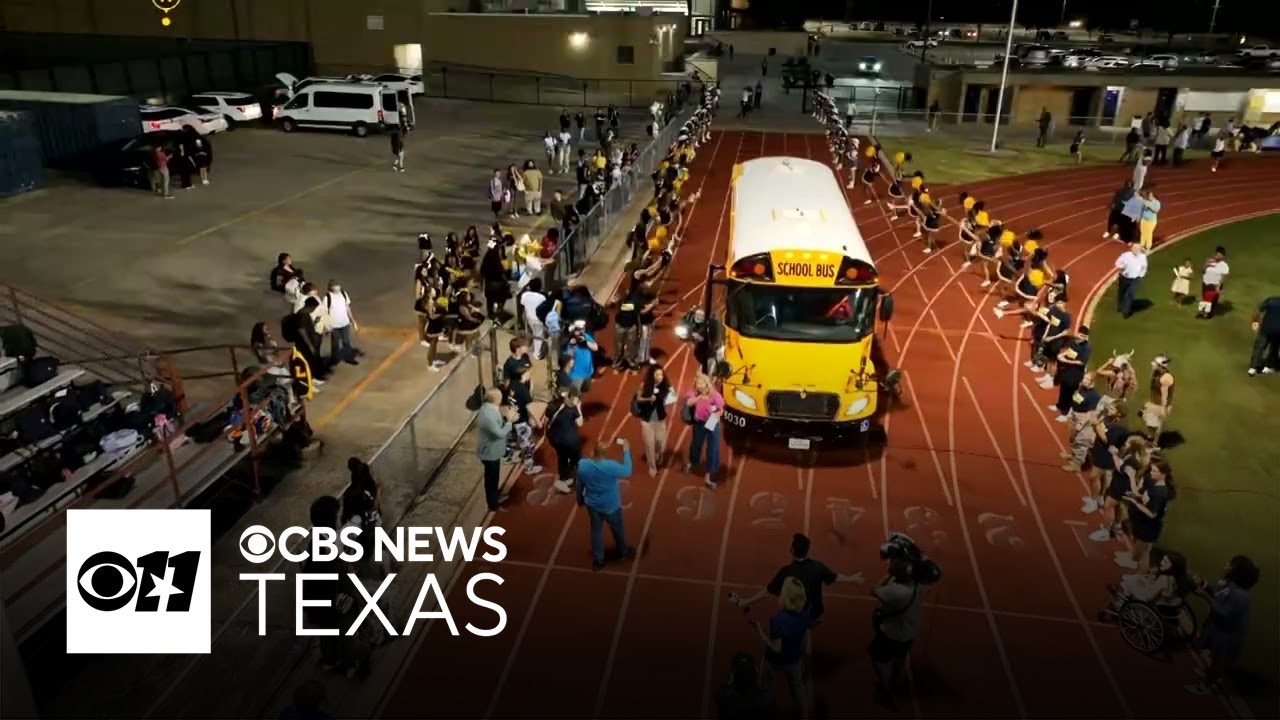 CBS Texas arrives at Lamar High School for the first day of school
