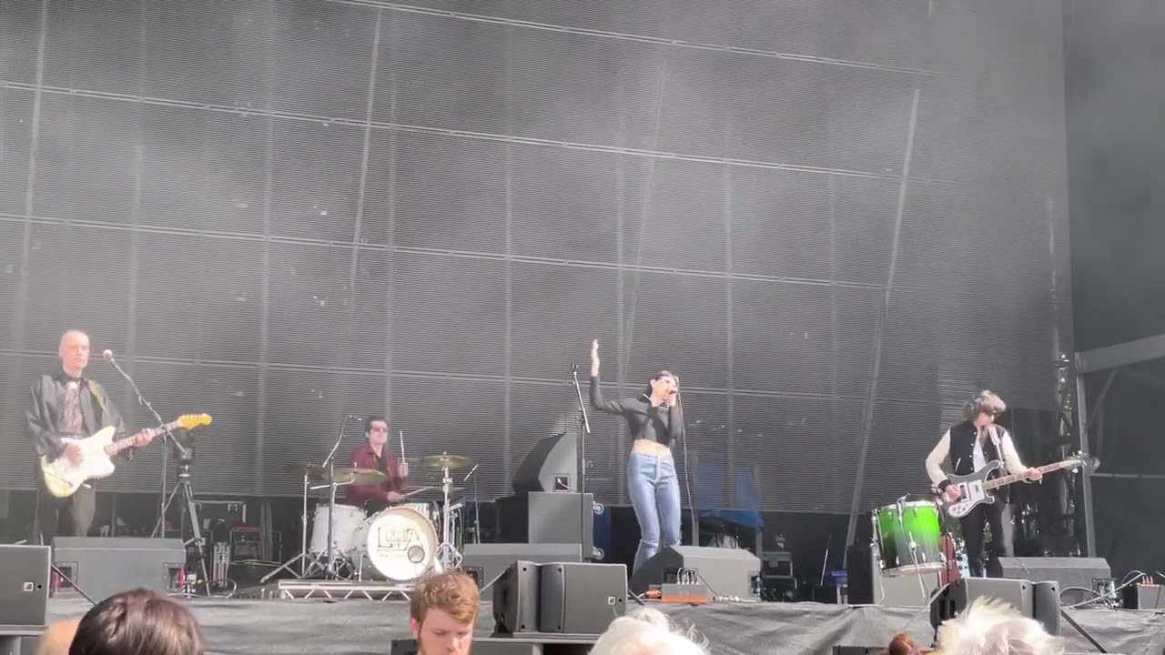 Lucia & The Best Boys - Forever Forget @ Connect Festival