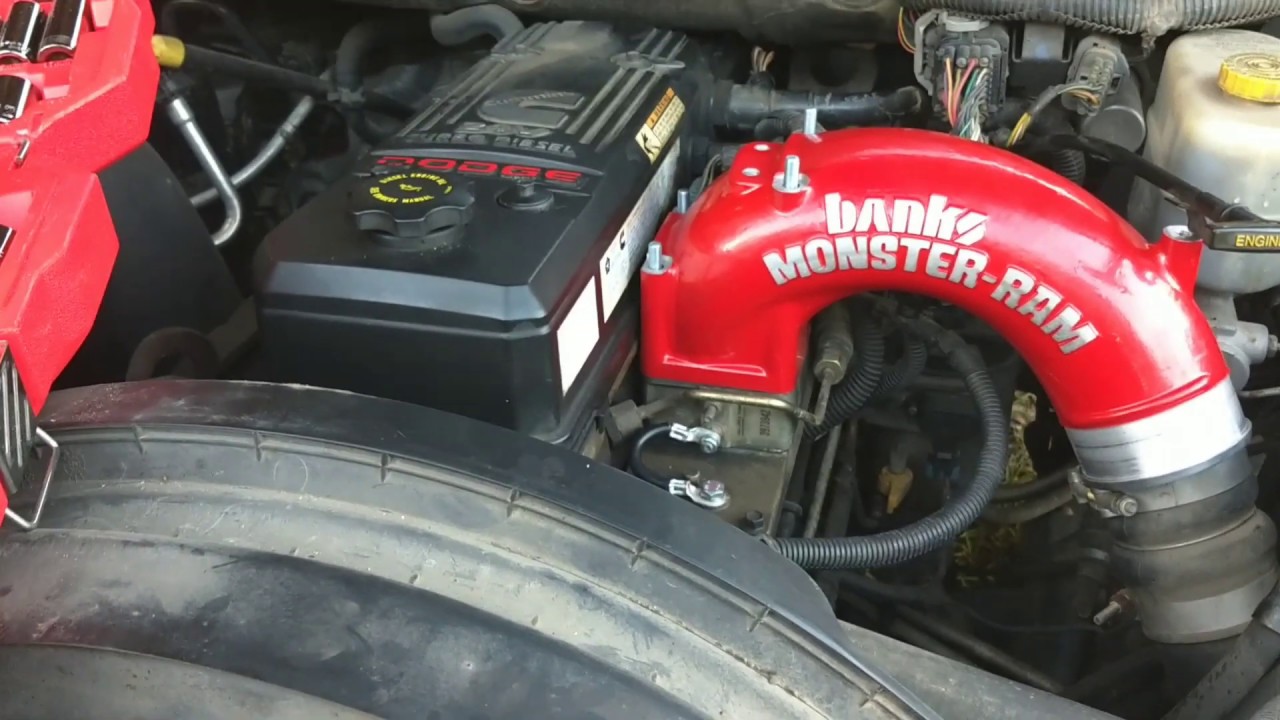 Установка воздухозаборника Banks Monster Ram на Dodge Ram 2500 5.9 Cummins 2006 года выпуска
