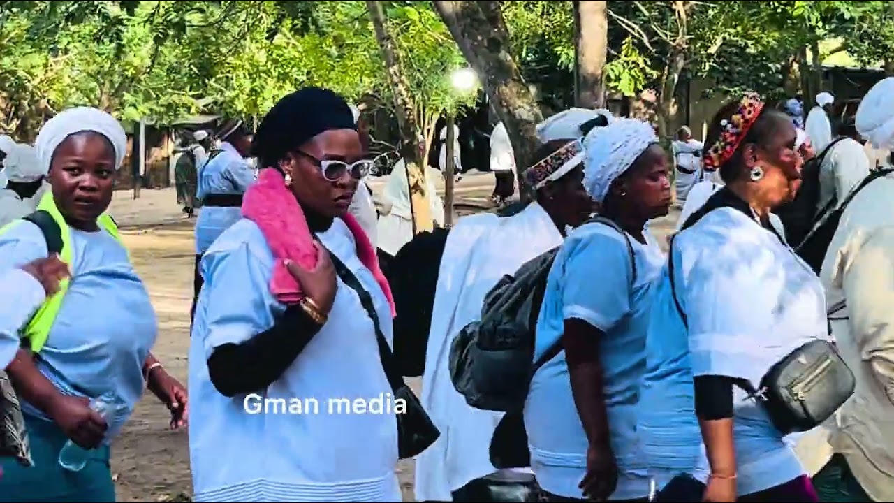 INgudlungudlu ingene isitelebhela eBuhleni isuka eKhenana ngezinyawo 