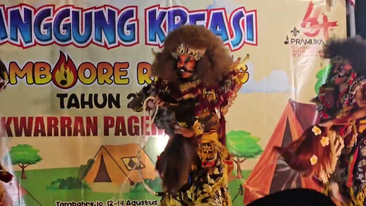 Menampilkan panggung kreasi seni jaran kepang #pensi