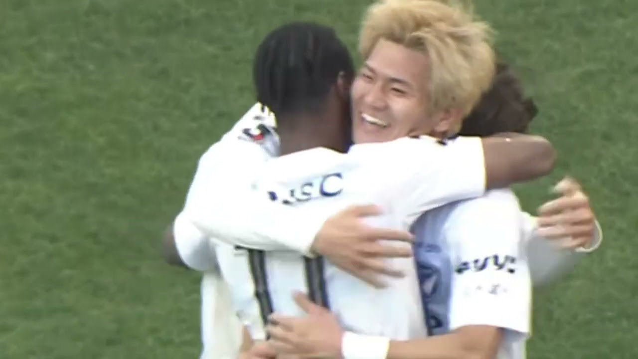Reggaeboy Norman Campbell first goal for V-Varen Nagasaki