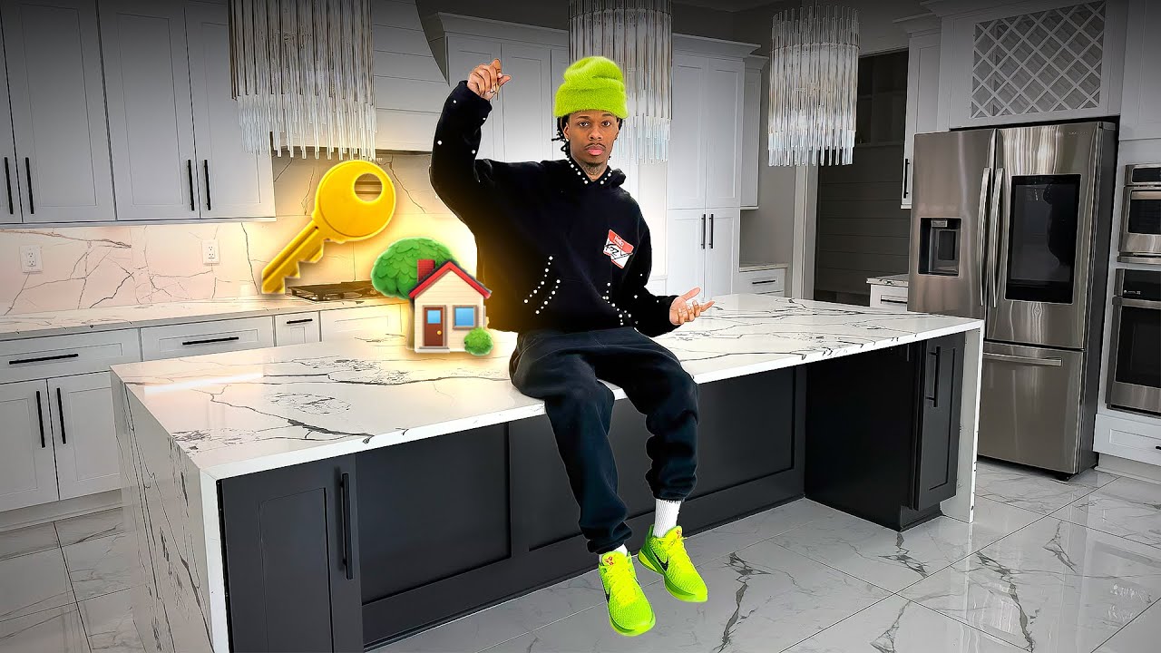 IM MOVING.. PICKING UP THE KEYS TO MY NEW HOUSE