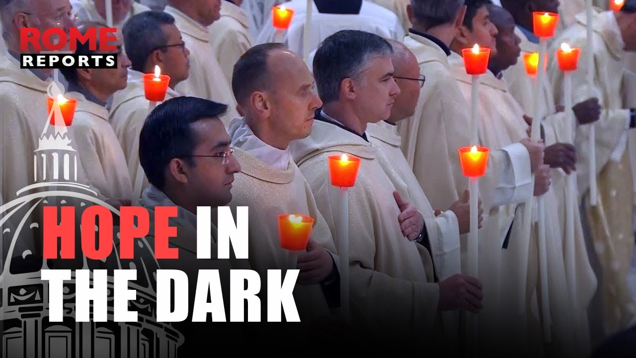 POPE LEO XIV speaks to consecrated by candlelight: “These communities do not abandon their people”