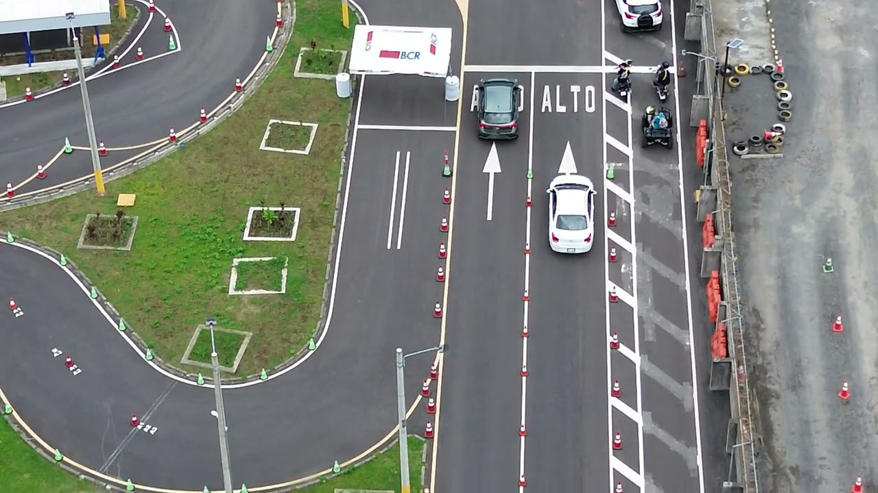 Prueba de manejo en Plantel de Ciudad Vial Paso ancho. Reserve un vehículo al 8878 3003