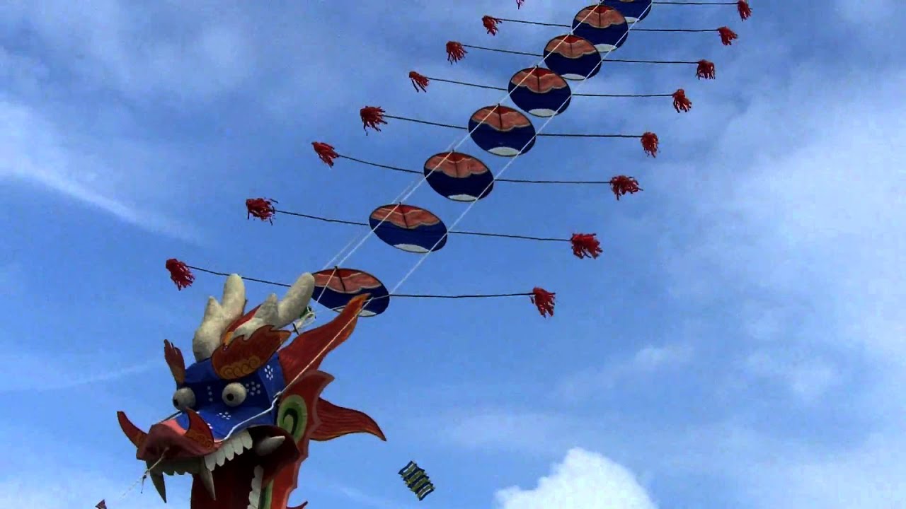 Centipede kite  op de Ginkels hei 22 aug 2010 in full hd1080p