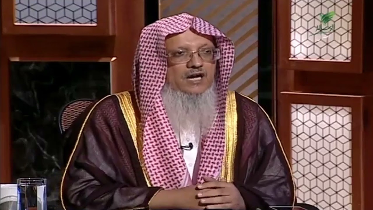 ما هي التكبيرات الزوائد في صلاة العيد، وهل يُشرع للمأموم الجهر أم الإسرار بالتكبير؟