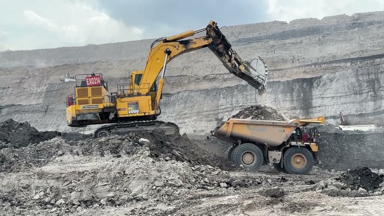 Komatsu PC 2000 Excavator Loading stone on Caterpillar 777E Dimpers ~ miningstory 