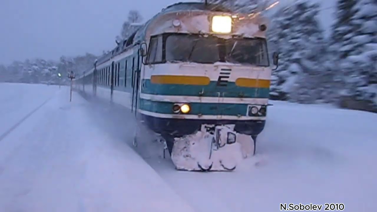 Soviet diesel train DR1A in snow