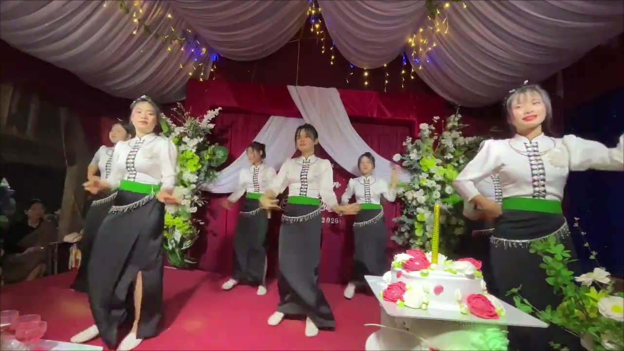 Nhóm Múa Bình Minh Vấn Vương Chợ Tình vào đêm LVQ của cô dâu Diệu Châm 