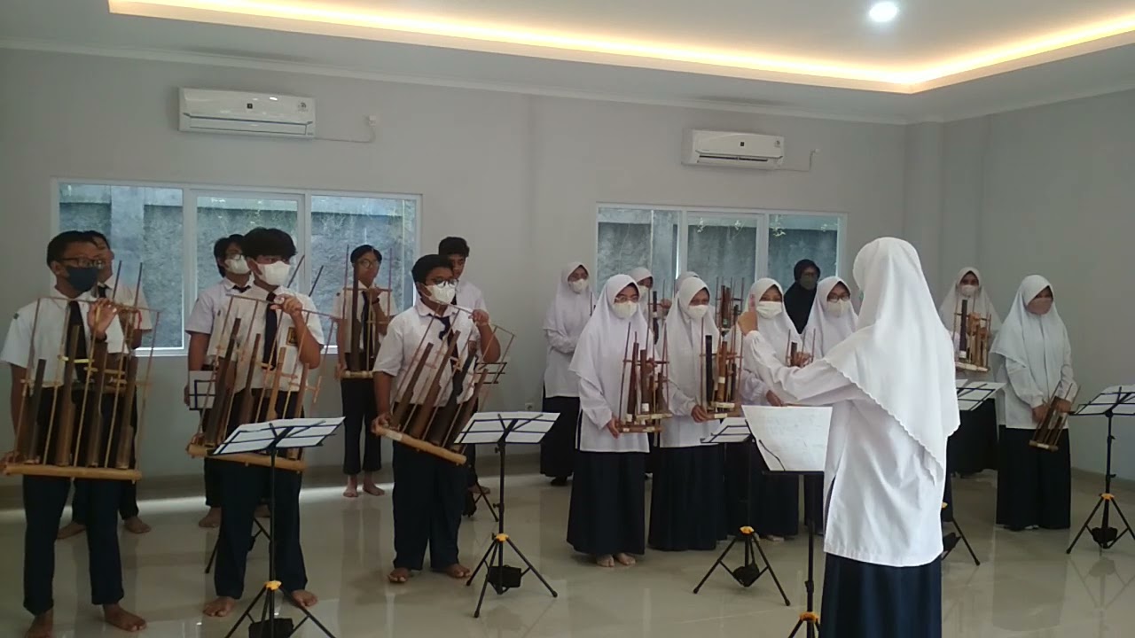Angklung Performance Kelas 9.1 | Lagu Pileuleuyan | SMP IT Insan Harapan #inhar