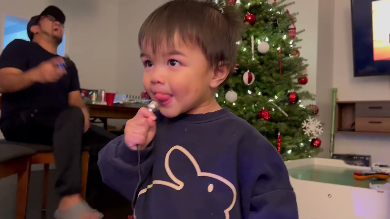 Toddler sings The Last Waltz by Engelbert Humperdinck 