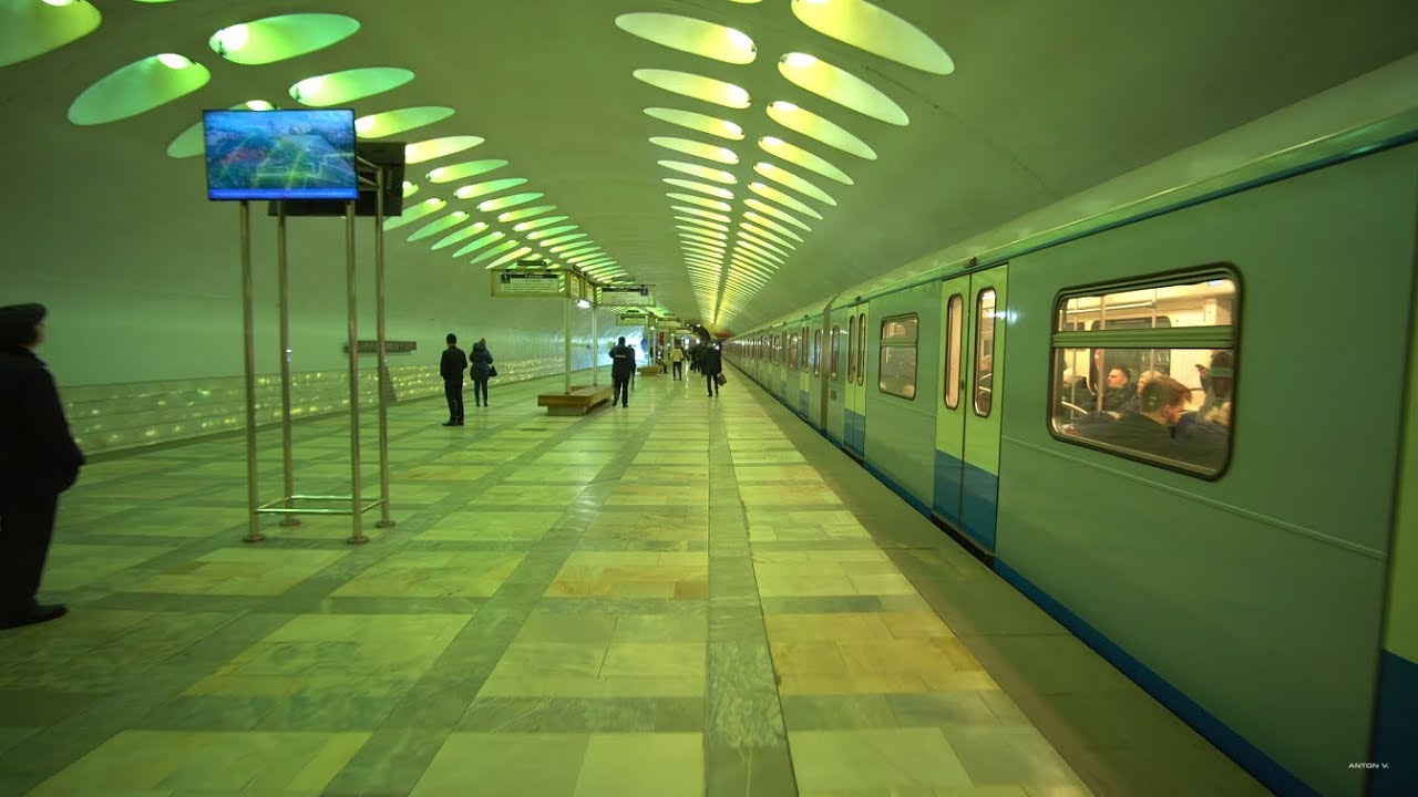 Russia, Moscow, Metro ride from Нагорная to Нахимовский Проспект