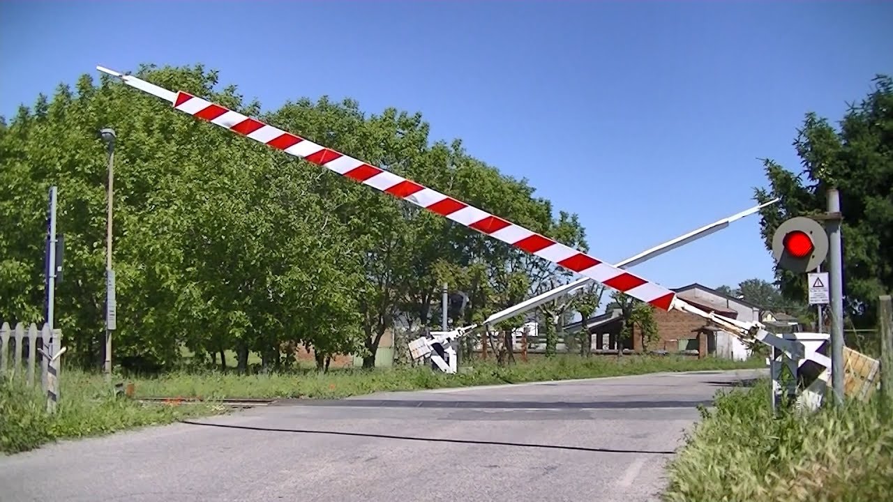 Spoorwegovergang Casalmaggiore (I) // Railroad crossing // Passaggio a livello
