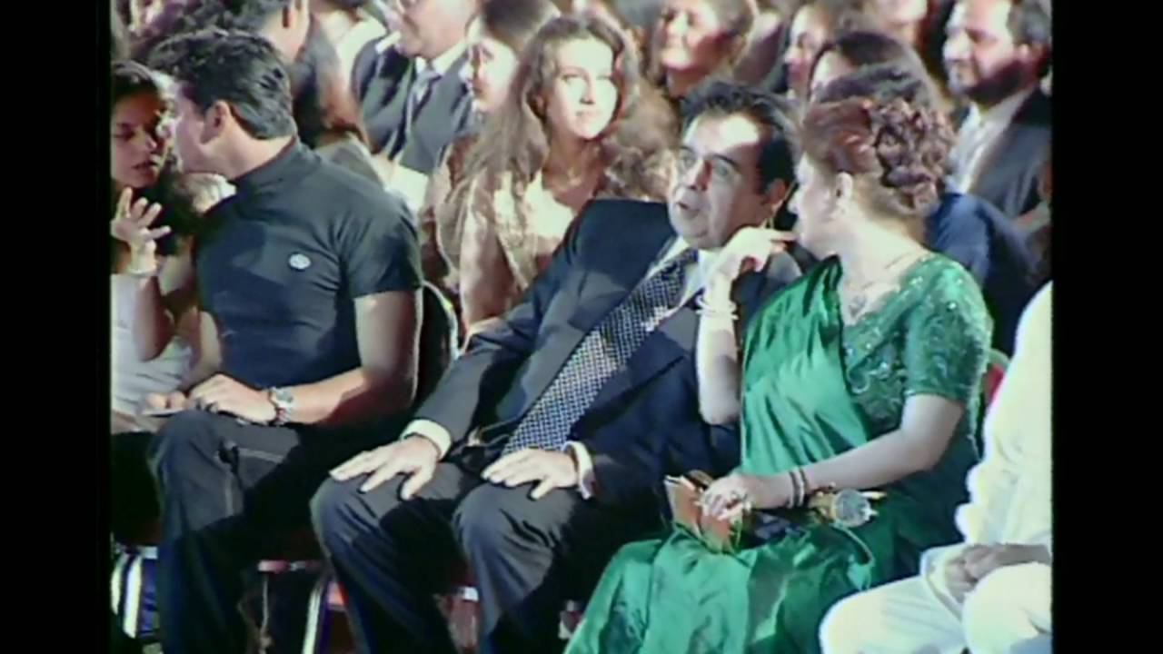 Neha Sardesai Singing At Zee Cine Awards 1998