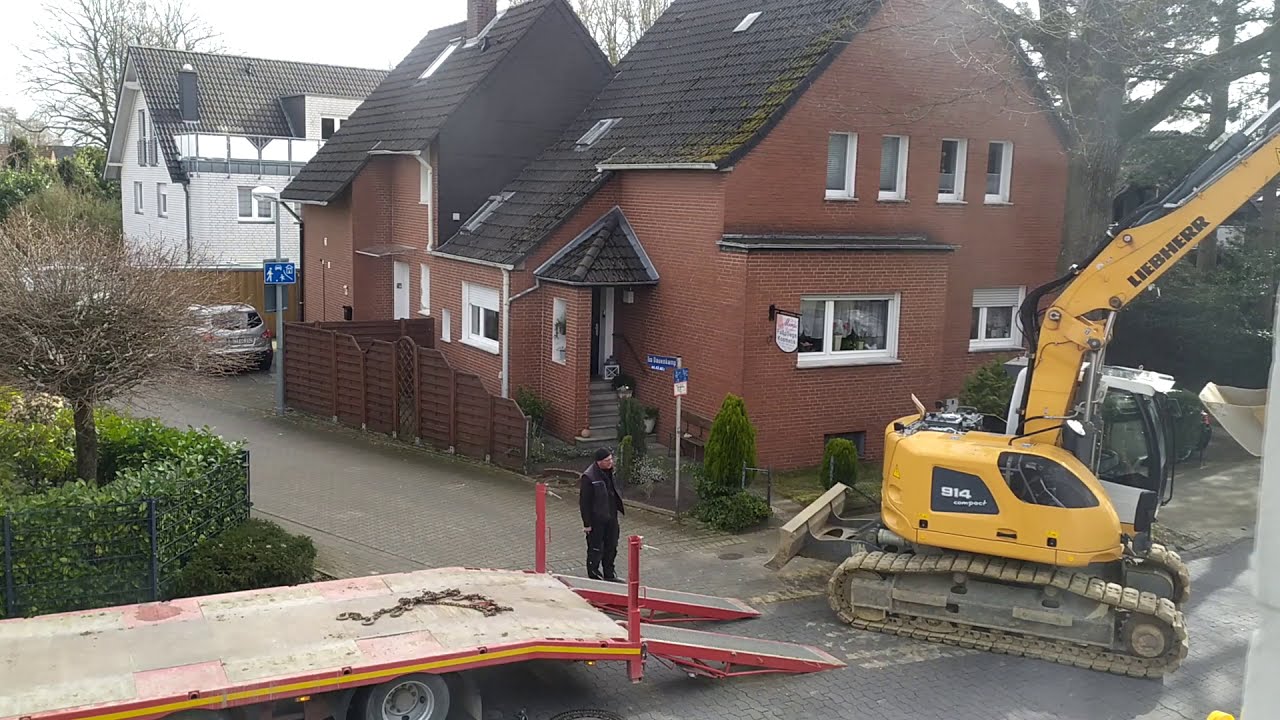 Liebherr Bagger Raupenbagger R 914 wird abgeladen (kein Spielzeug) / Excavator gets unloaded