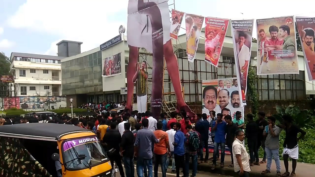 Mersal Fdfs celebration at pala maharani theatre| Kerala | palabhishekam| mersal merattal