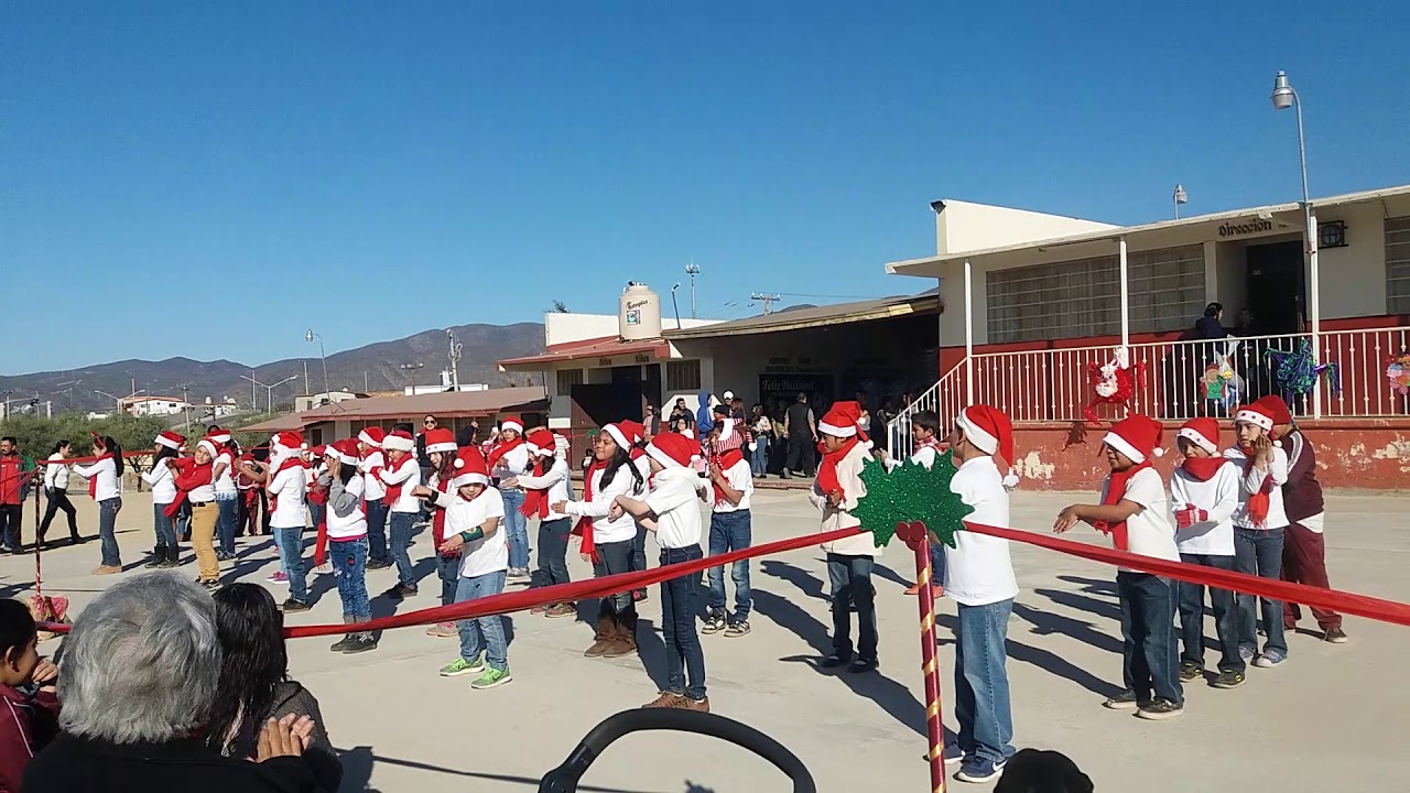 BAILANDO LOS PECES EN EL RÍO EN LA ESCUELA