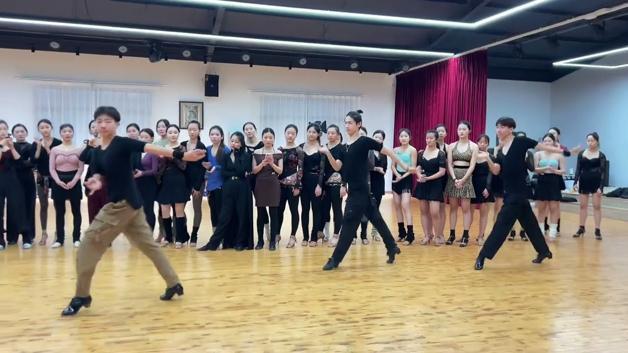 What a passionate dance👏Let's dance together #dance #dancerlife #danceshorts #chacha #ballroomdance