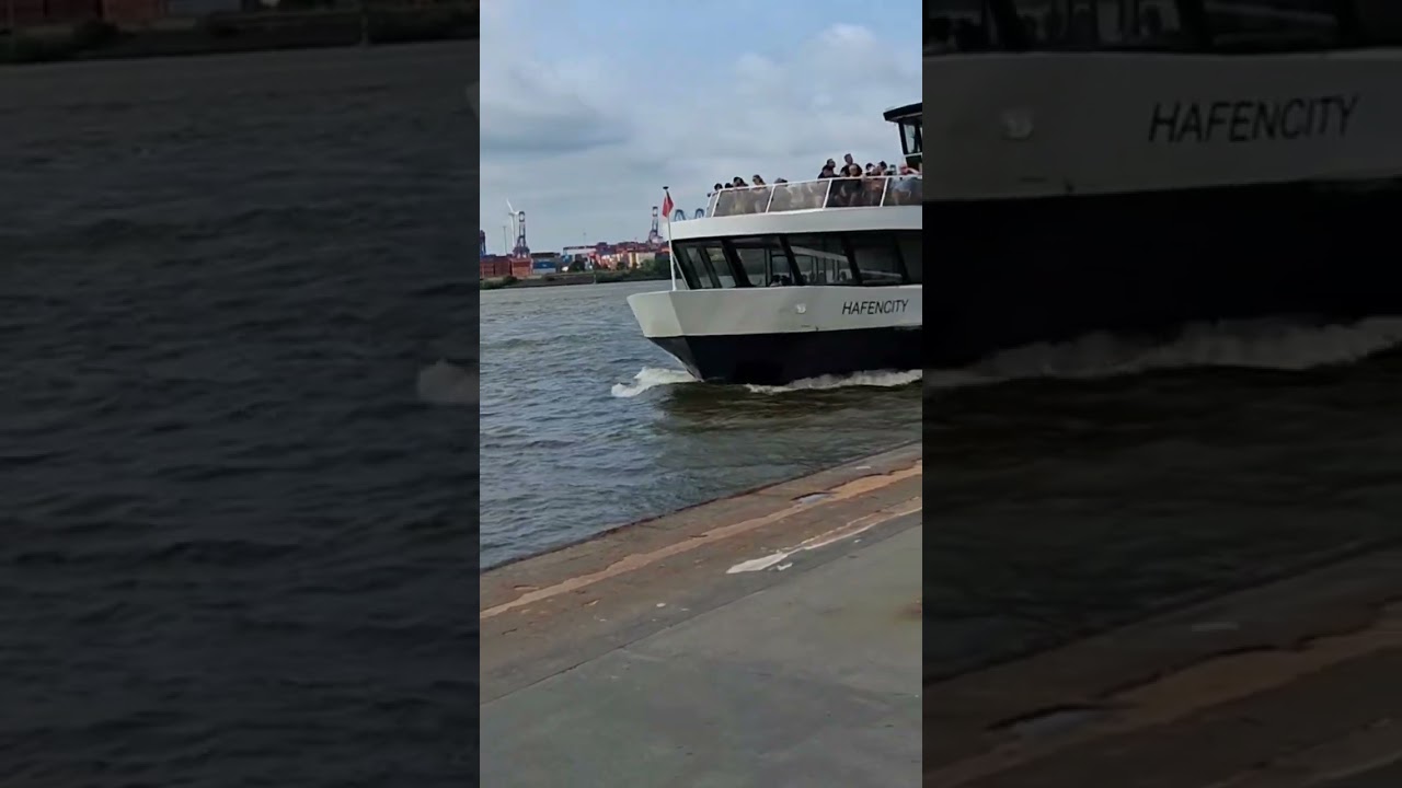 How A Ferry Docks #ferry #docklands #river #riverelbe #hamburg #docklandhamburg