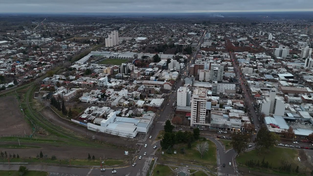 Impresionantes vistas aéreas de Cipolletti y sus alrededores  Drone 4K
