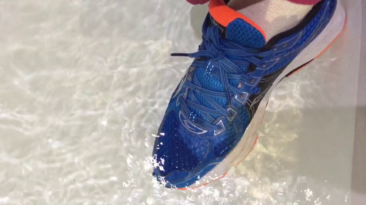 Wet Saucony Jazz 17 Sneakers Running Shoes in Bath