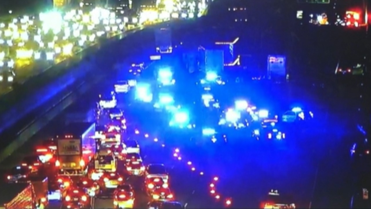 Срочная сводка о дорожной ситуации: из-за аварии перекрыты все полосы на I-75 у Делк-роуд