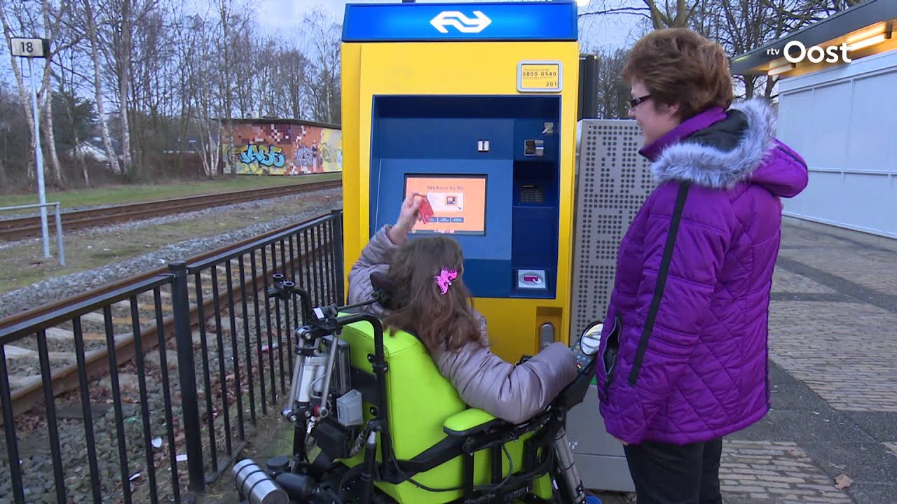 Na maandenlange strijd kan Sanne Dasselaar eindelijk in de trein op station Raalte