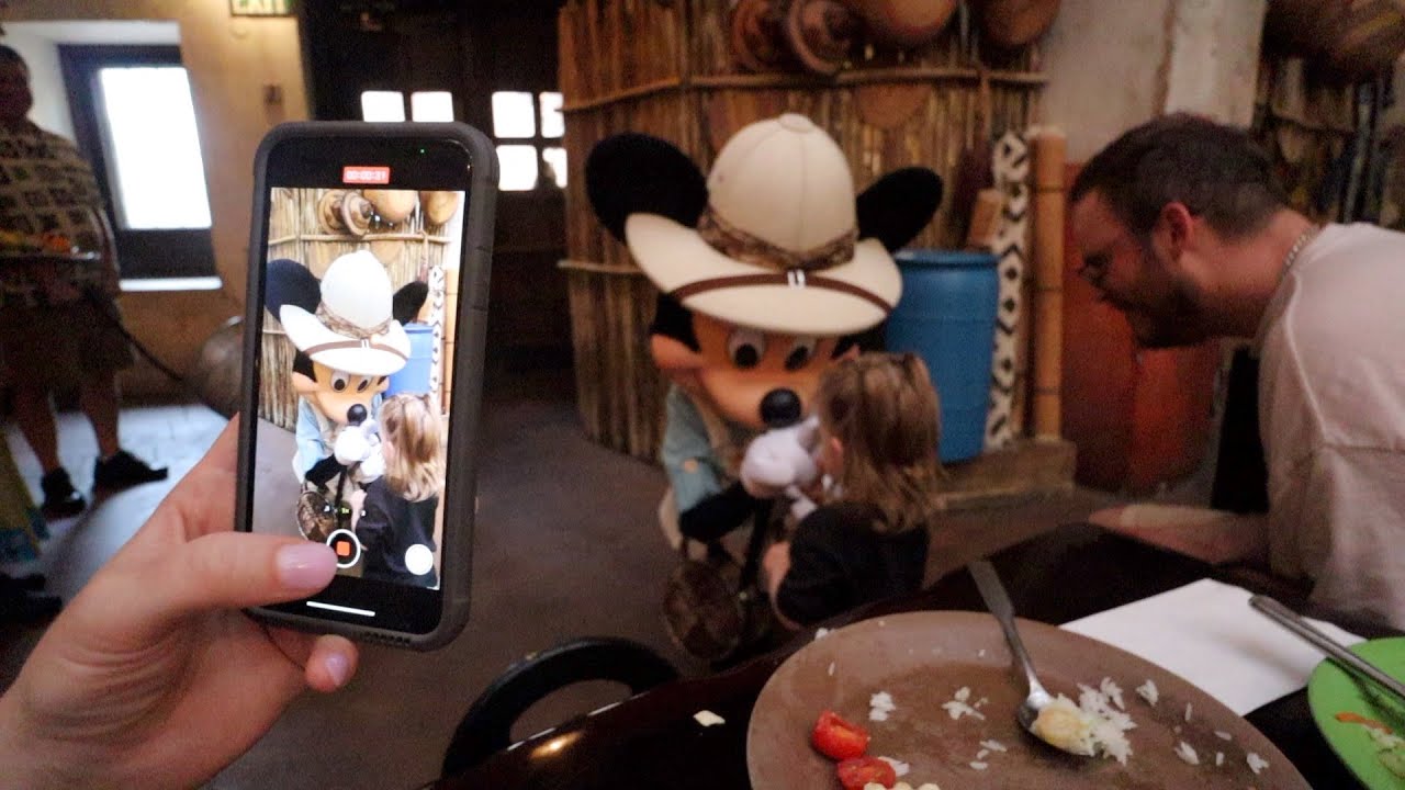 Allerleukste moment van Disney en vloer uitkiezen | Vloggloss 2780