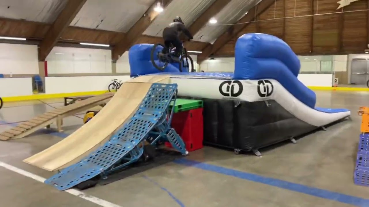 MTB Skills Arena | MTB Hopper + Airbag Jump